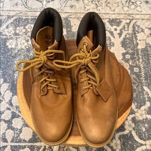 Timberland Brown Leather Men’s Boots with Lace-Up Design